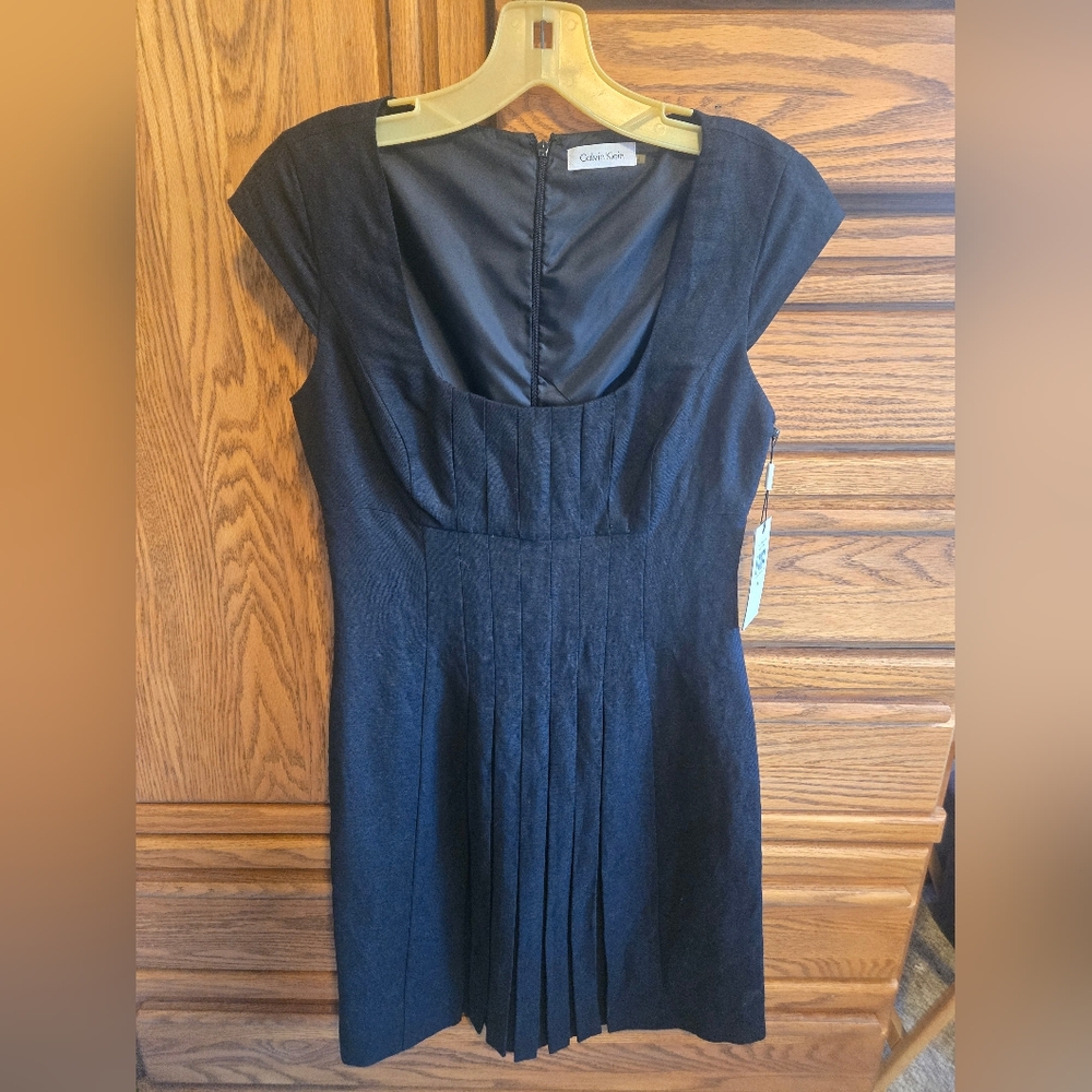 Calvin Klein Ladies Sexy Black Pleated Dress Scoop Neckline Sleeveless Sze 4 New